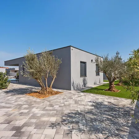 Holiday home Premium In With Sauna Vir